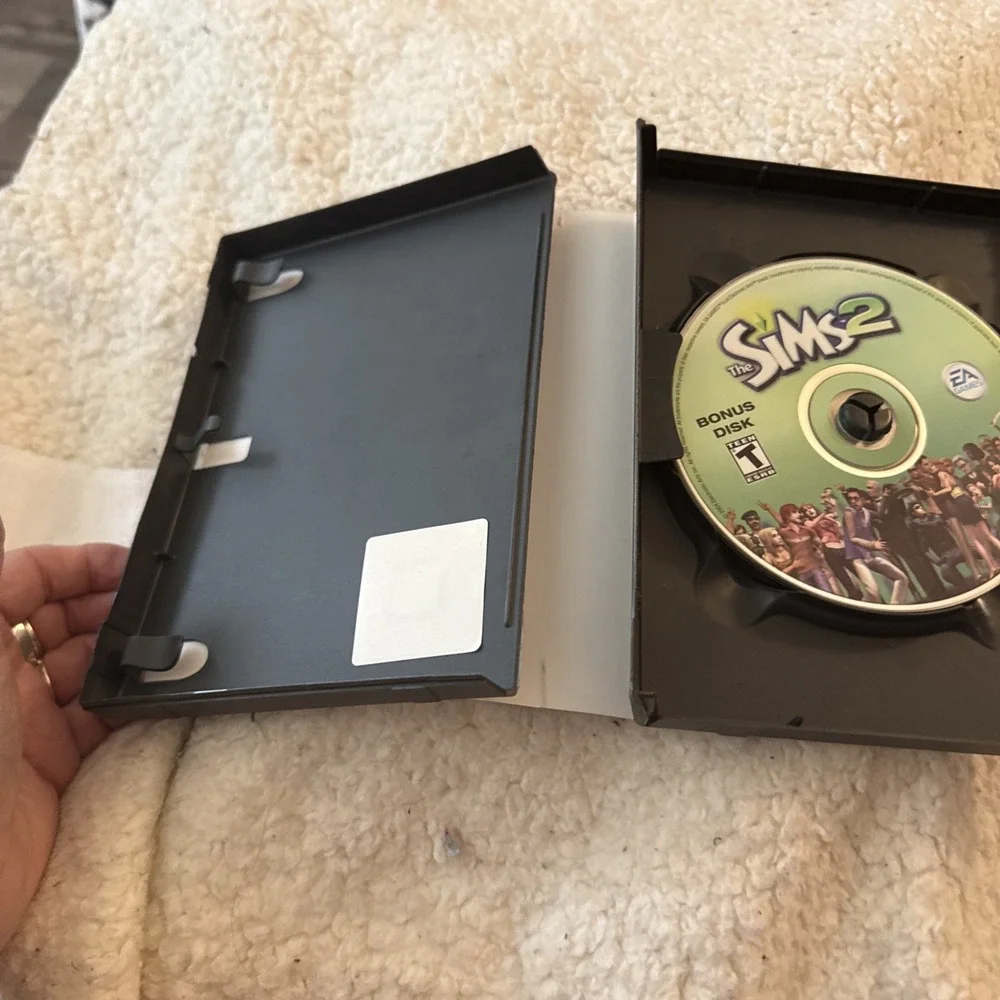 The Sims 2 (PC, 2004 - 5 Discs) Complete No Manual Pre Owned Case Needs Work